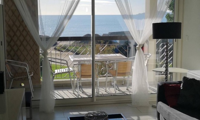 Miramar Apartment | SUPERB T3 CLASSIFIED 3*, VIP, SEAFRONT NOT OVERLOOKED, BED 160 CMS, FIBERED
