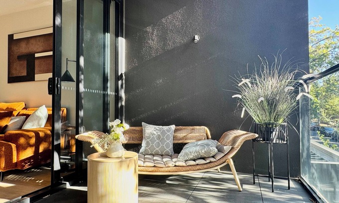 Balwyn Apartment | Superbly 2BR apartment at the heart of Balwyn