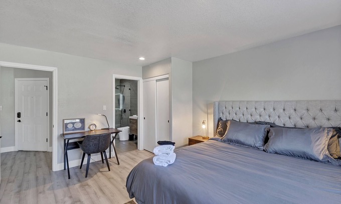 Spring Valley Apartment | Superhost 5 Star ⭐ Service with 2 Bedrooms