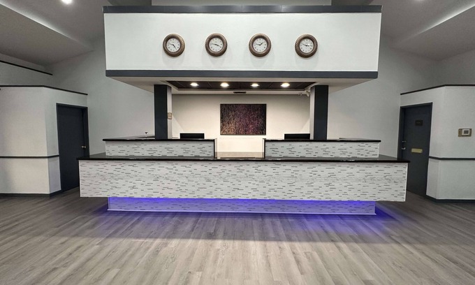 Mobile Hotel | SureStay Plus by Best Western Mobile I-65