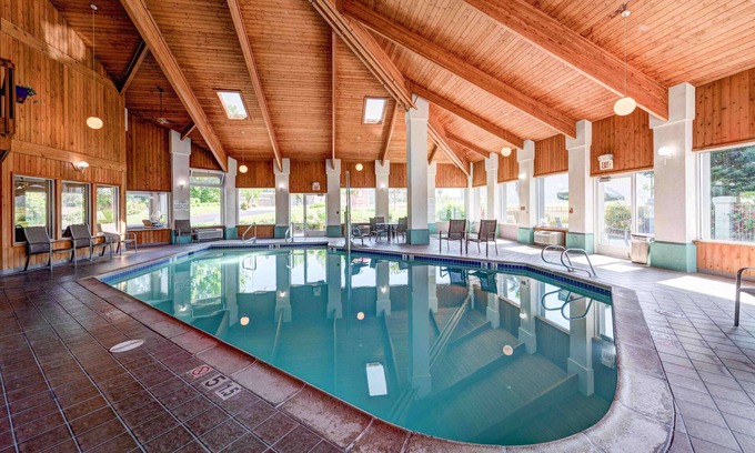 Redding Hotel | SureStay Plus Hotel by Best Western Redding