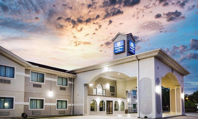 Conroe Hotel | SureStay Studio by Best Western Conroe Downtown