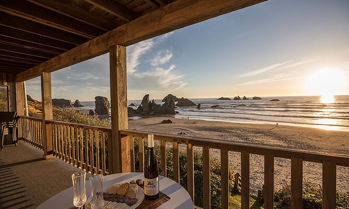 Bandon House | Surf Song: Amazing ocean views of Face Rock Beach with private beach access