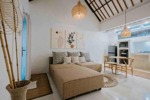 Batu Bolong Villa | Surfers! One Bedroom Walk to Canggu Beach
