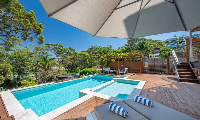 Copacabana House | "Surfscape" – Pool, Views & Pets
