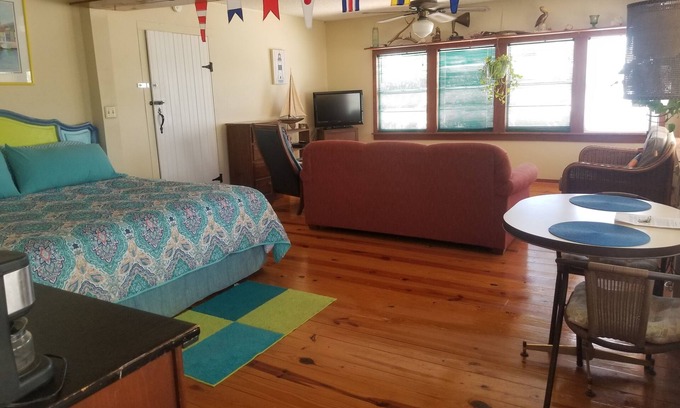 Tybee Island Apartment | Surfside Beacon - Studio apt. upstairs