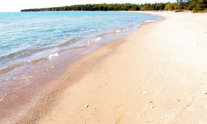 Manitoulin District House | Surfside on Square Bay