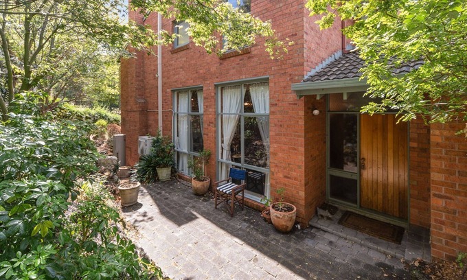 Surrey Hills House | Surrey on the Park Escape