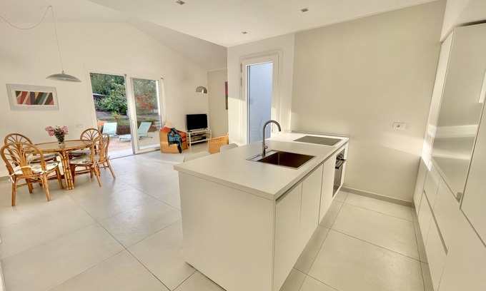 Santa Margherita di Pula Villa | Surrounded by green 300 meters from the sea