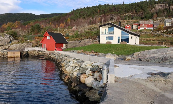 Flora House | Svortevik by Interhome