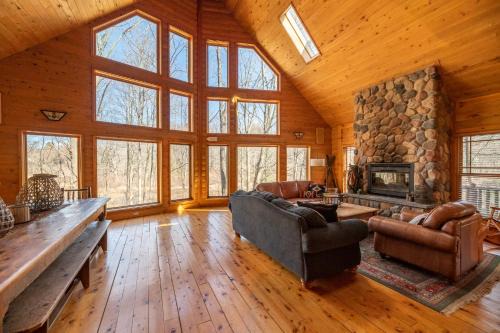 Saugatuck House | Swan Lodge - Walking distance to downtown Saugatuck - Modern Cabin Getaway!