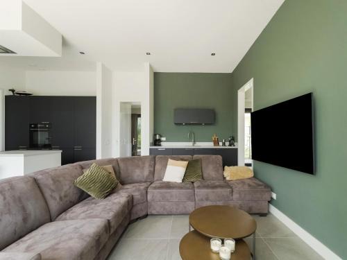 Zeewolde Villa | Swanky villa in Zeewolde with garden, cleaning included
