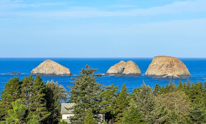 Oceanside House | Sweeping ocean-view home with fireplace, grill, & foosball table - dog-friendly