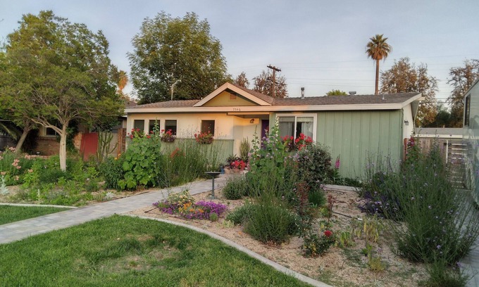 Riverside House | Sweet Garden Bungalow with No Extra Fees