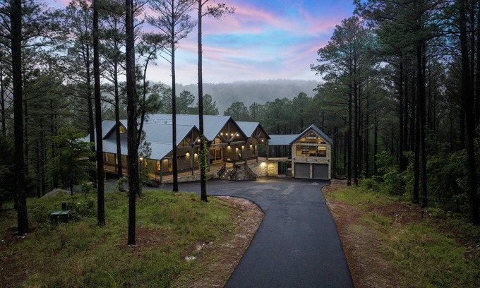 Broken Bow Cabin | Sweet Harmony Lodge - Beautiful Grand Lodge on 9 Private Acres- Sleeps 26!