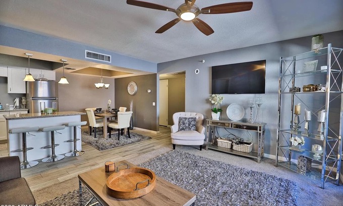 Paradise Valley Village Condo | Sweet Little Paradise - Short Term/Long Term Renting