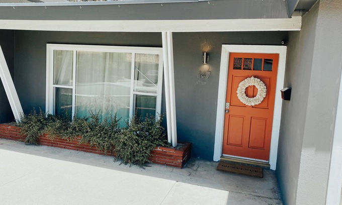 Fullerton House | Sweet Mid-Century Fullerton House Near Disneyland!—In super quaint neighborhood