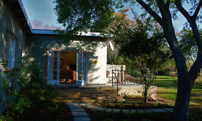Muldersdrift House | Sweet Thorn Tree Spacious Cottage for 2 People With Great Terrace!