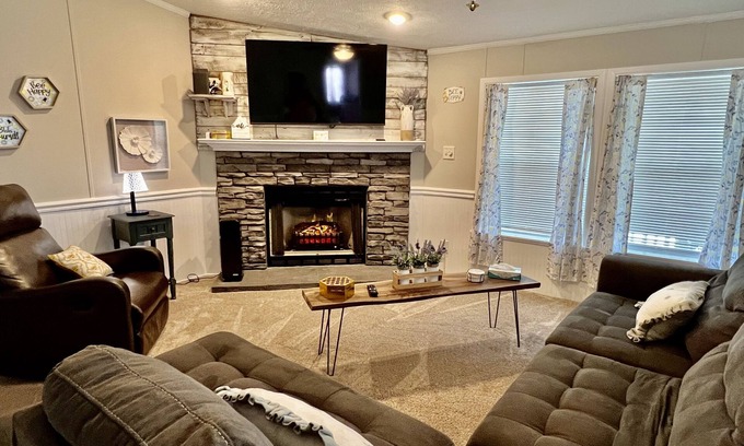 Shenandoah Junction House | Sweeter than Honey, Comfortable – Beyond the Ordinary Hotel Experience!