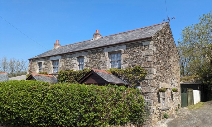 St. Martin Cottage | SWIFT COTTAGE, family friendly, with open fire in Mawgan-In-Meneage