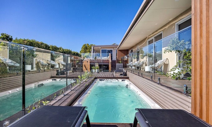 McCrae House | Swim in the pool or stroll to the beach