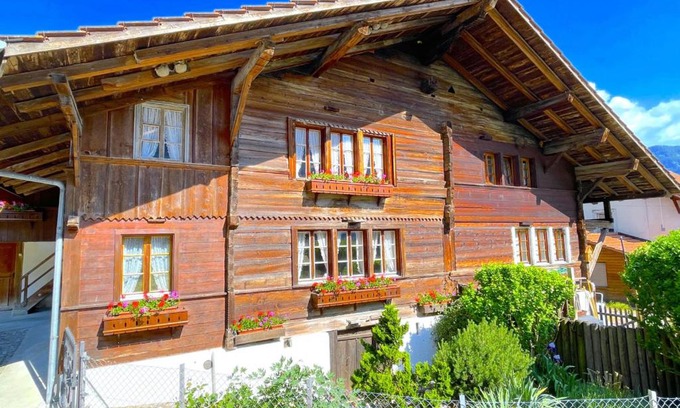 Darligen Apartment | SwissHut Stunning Views Alps Lake - Apart. Erli Down