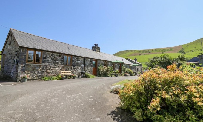 Bryn-crug House | Swn y Nant