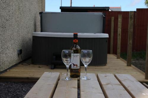 Barmouth House | Swyn y Mor beach close Pet friendly hot tub