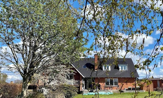 Graested Villa | Tæt på Skov og Stand. Masser af Plads - ude og Inde