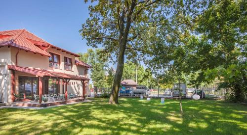 Fehervarcsurgo Bed & Breakfast | Tölgyfa Fogadó