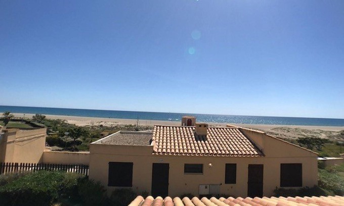 Port Leucate Villa | T2 House sea front with private parking, sleeps 4