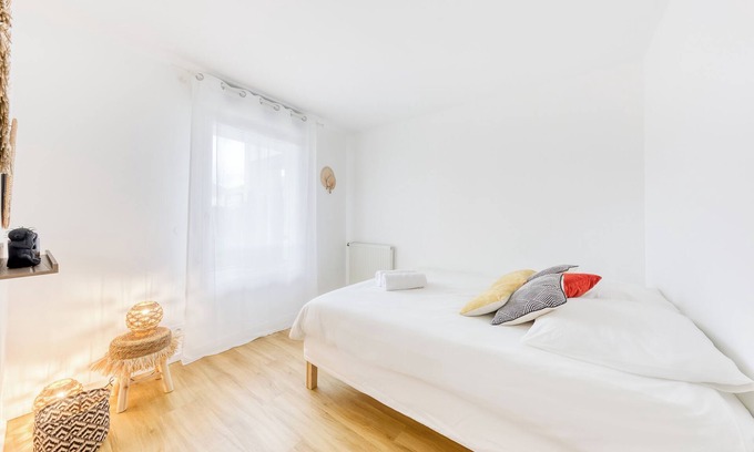 Saint-Ouen-l'Aumone Apartment | T3 Terrasse parking- Paris 35 min - face gare St ouen l'aumône