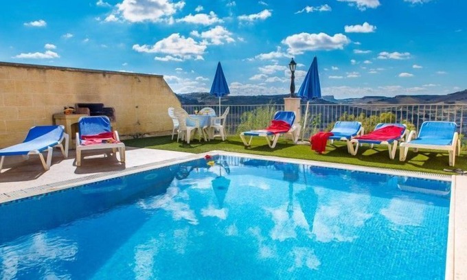 Xaghra Villa | Ta Cikka enjoying amazing country views