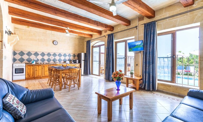 Marsalforn Villa | Ta Guljetta 4 Bedroom Villa With Private Pool