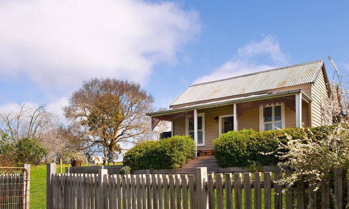 Daylesford Cottage | Table Hill Cottage is your quintessential Daylesford miner’s cottage