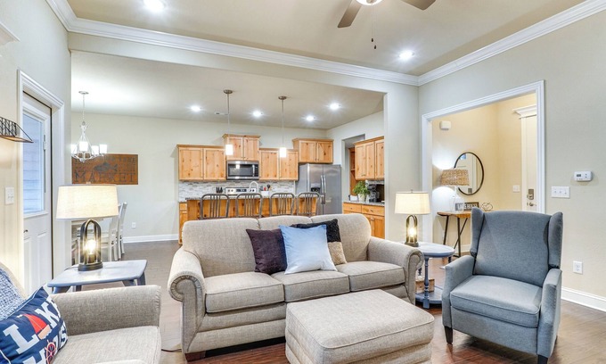 Holiday Island House | Table Rock Lake Retreat: Walk to Shore!