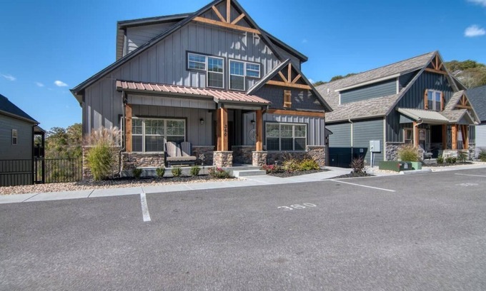Table Rock House | Table Rock Lake View! Two Community Pools!