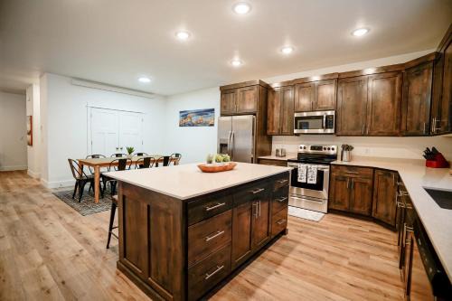 Victor House | Tablerock Townhome