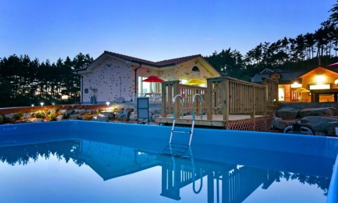 Nam House | Taean Mongsanpo Solmorae Pension