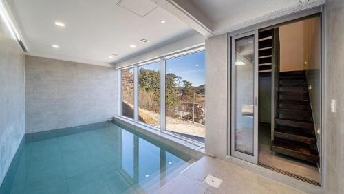 Taean House | Taean Oaten Pool Villa