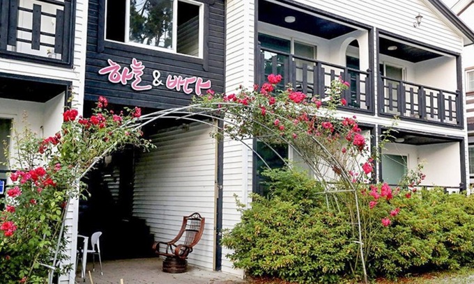 Mongdae House | Taean Sky and Sea Pension