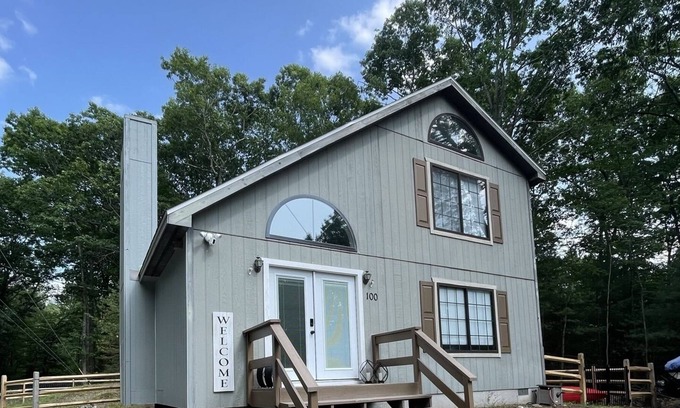 Tafton Ski Chalet | Tafton Vacation Chalet with access to Lake Wallenpaupack