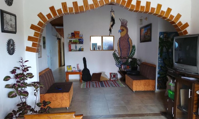 Guatape House | Tahamies Hostal - Artesanos y Turistas.