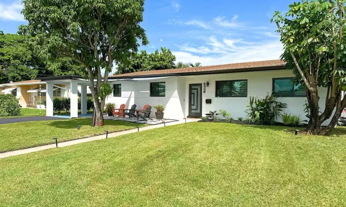Ives Estates House | TahAri Vista ~ Refined & Renovated 4BR w/patio