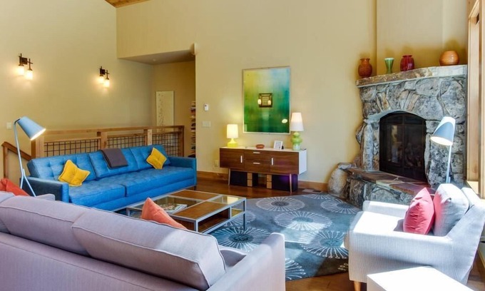Truckee House | Tahoe Donner modern: Perfect for 3 families! 3 King/6 Twin. 4 BA, Cook's Kitchen