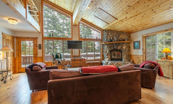 Truckee House | Tahoe Donner w/Private Hot Tub