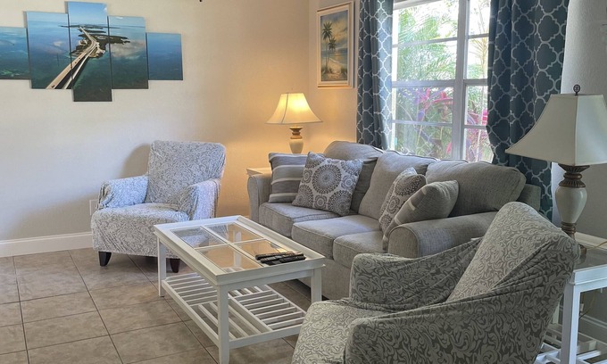 New Port Richey House | ❤️Take a stroll along the RIVERWALK PETS WELCOME🐩🐈 FISHING 🐠🐟ACROSS THE STREET