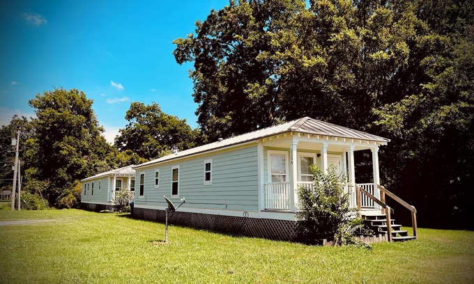 Lyon House | Take it easy in the heart of the Delta! Come visit us in the Home of the Blues!