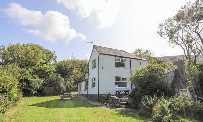 Rhyd-y-clafdy Cottage | TAL ERYR, pet friendly, country holiday cottage in Trefor