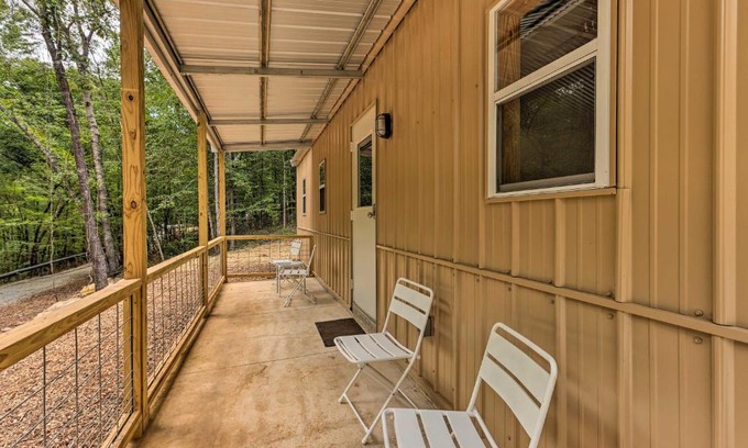 East Tallassee House | Tallassee Cabin with Forest Views Near Creek!